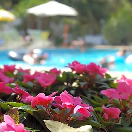 Delle Rose & Glamping Village 4* Dolceacqua