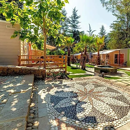 Delle Rose & Glamping Village Hotel Dolceacqua