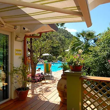 Delle Rose & Glamping Village Szálloda Dolceacqua